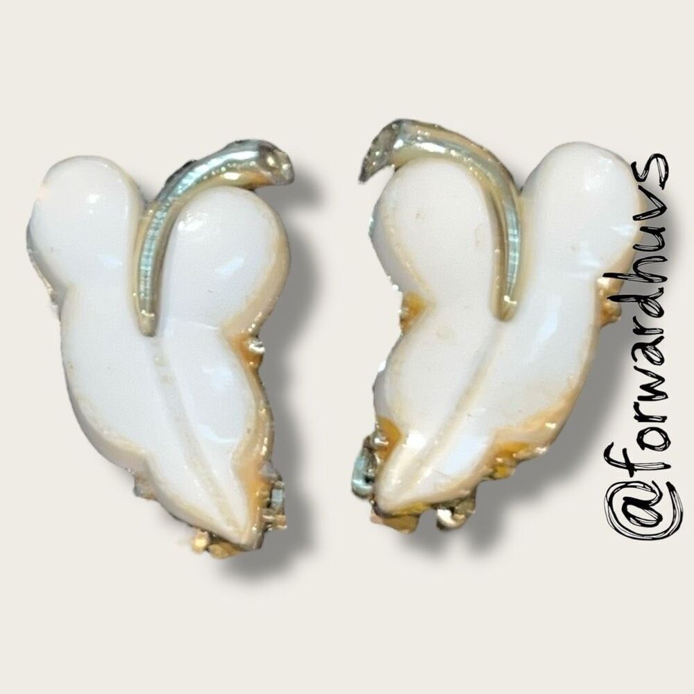 Vintage White Clip-On Earrings – Leaf Motif
